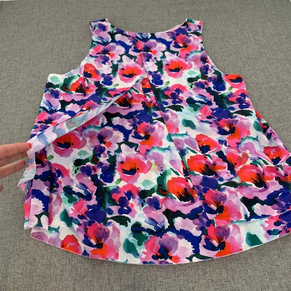 Cremieux Soft Watercolor Floral Blouse Sleeveless Large‎ Double Layered Detail - Picture 10 of 11